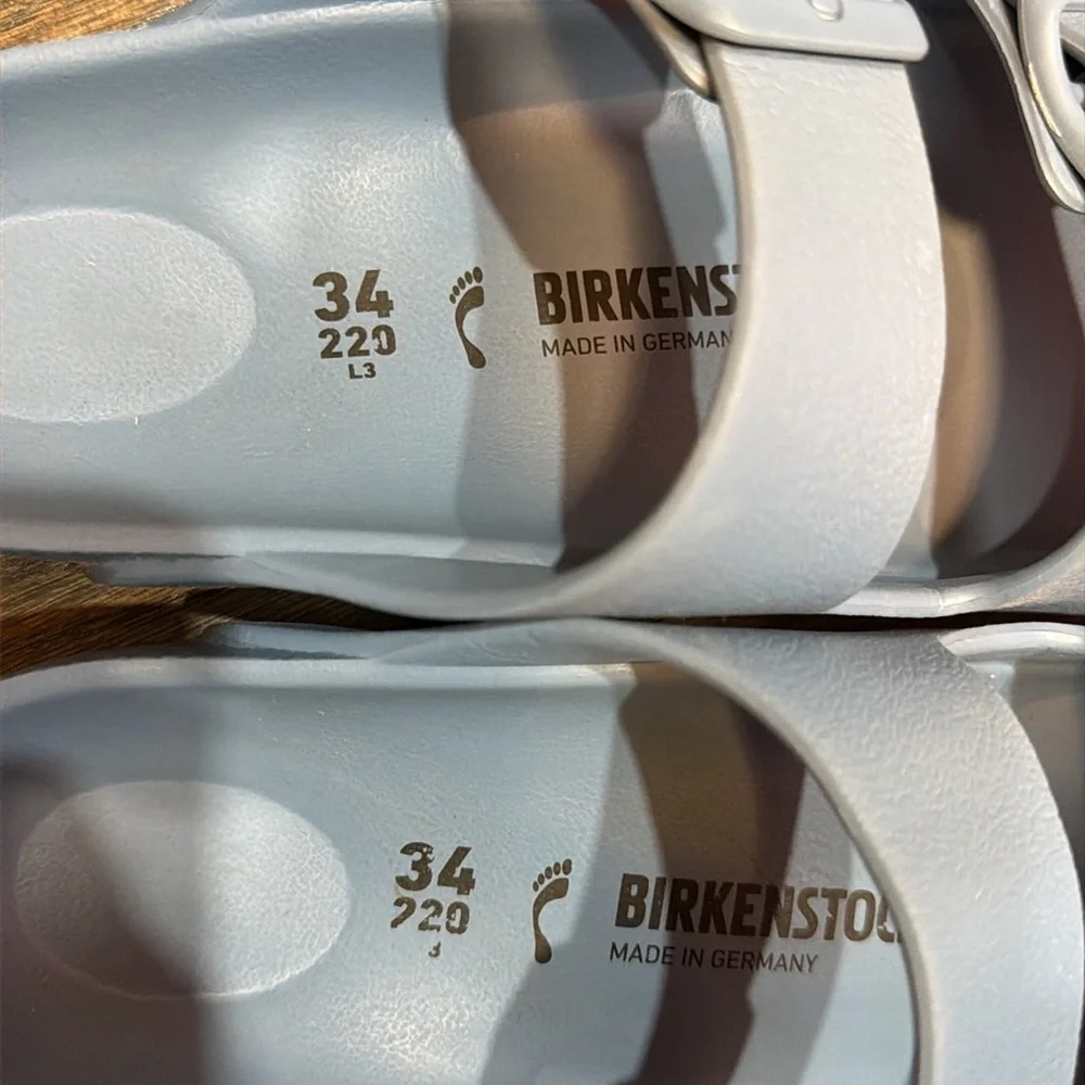 Birkenstock blue youth sandal. Size 34 (3)